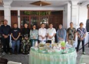 Wali Kota Kotamobagu Weny Gaib bersama Wakil Wali Kota Rendy Virgiawan Mangkat menghadiri perayaan Hari Raya Ketupat dan Kulipot di Kelurahan Motoboi Kecil. (Foto: Humas Pemkot Kotamobagu)