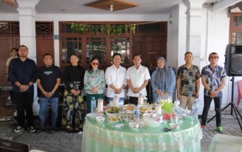 Wali Kota Kotamobagu Weny Gaib bersama Wakil Wali Kota Rendy Virgiawan Mangkat menghadiri perayaan Hari Raya Ketupat dan Kulipot di Kelurahan Motoboi Kecil. (Foto: Humas Pemkot Kotamobagu)