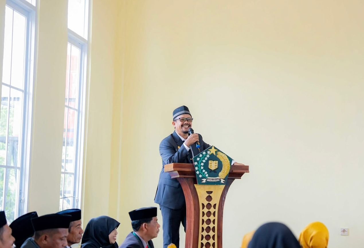 Bupati Buton Tengah, Azhari/Hibata.id