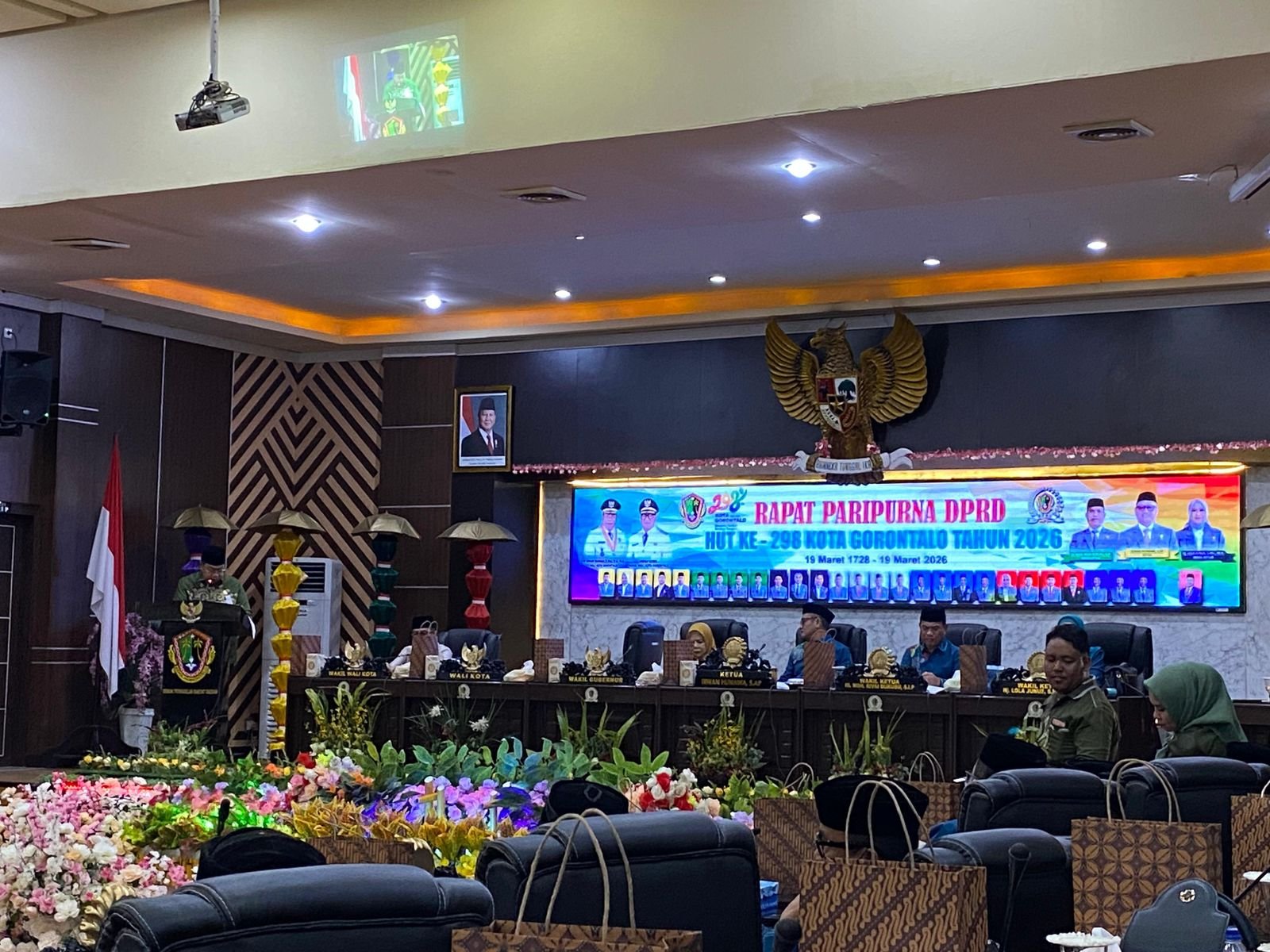 Wali Kota Gorontalo, Adhan Dambea, menghadiri sidang paripurna DPRD Kota Gorontalo/Hibata.id