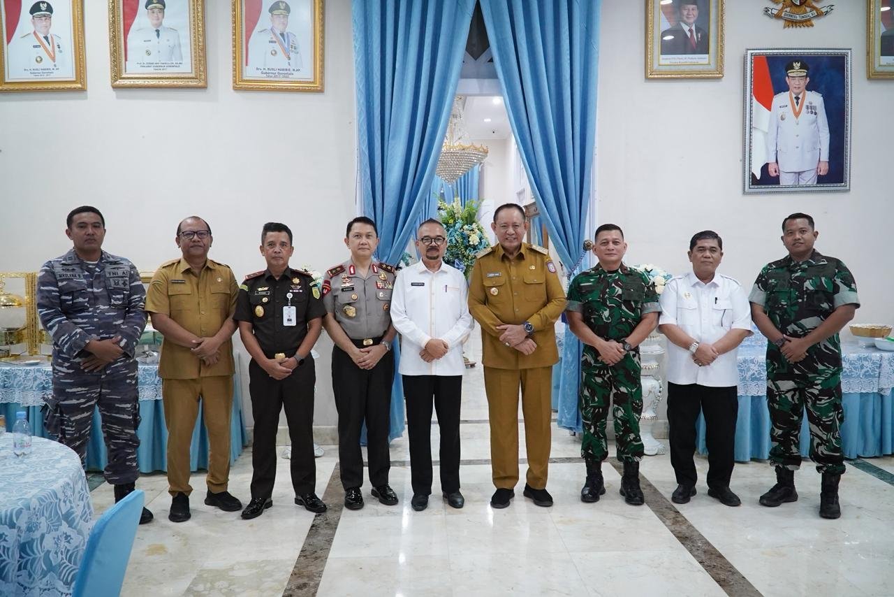 Ketua DPRD Provinsi Gorontalo menghadiri Rapat Forum Koordinasi Pimpinan Daerah (Forkopimda) terbatas. Foto: Humas/Hibata.id