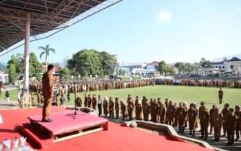 Wali Kota Kotamobagu, Weny Gaib, saat memimpin Apel Kerja perdana pasca libur dan cuti bersama Hari Suci Nyepi serta Hari Raya Idul Fitri 1447 Hijriah. (Foto: Humas Pemkot Kotamobagu)