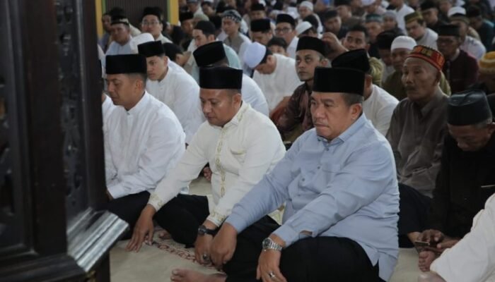Bupati Asahan Sholat Ied Di Masjid Agung H Achmad Bakrie