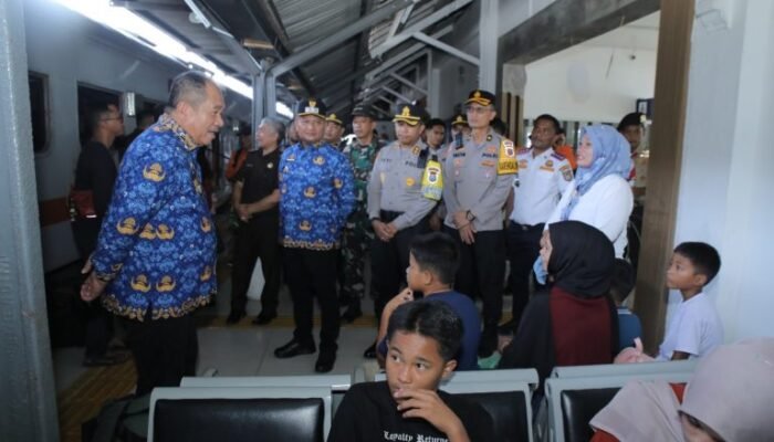 Bupati Asahan Tinjau Stasiun Kereta Api Pastikan Mudik Lancar