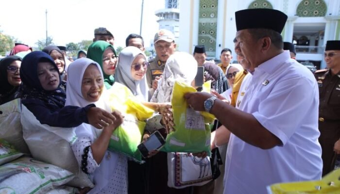 Bupati Asahan Tinjau Pasar Murah Warga Antusias Belanja Sembako Murah