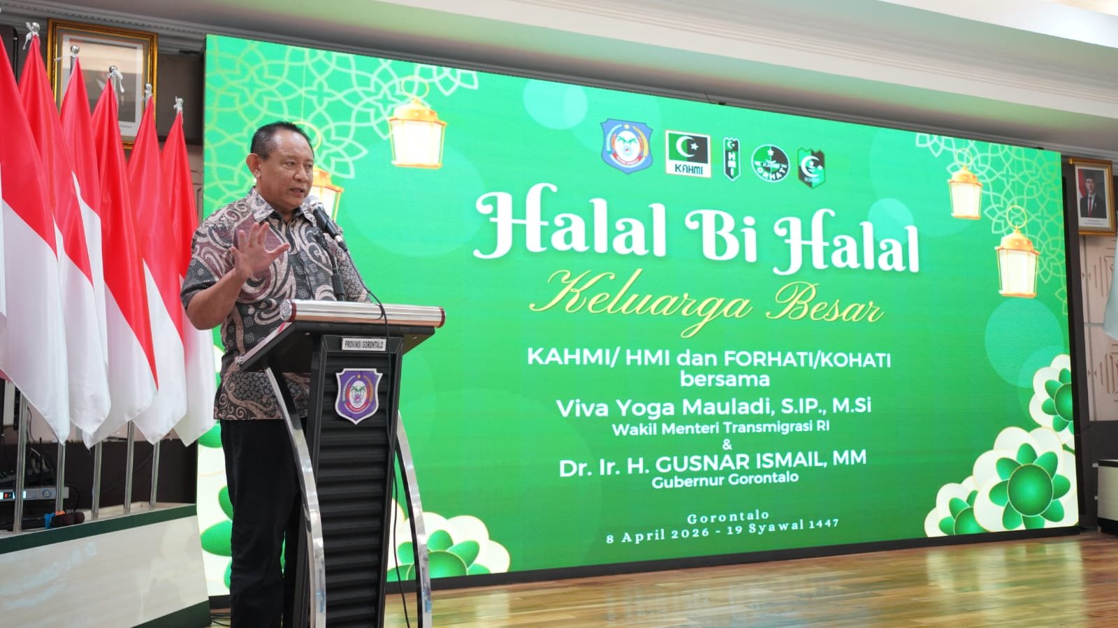 Gubernur Gorontalo Gusnar Ismail saat memberikan sambutan pada Halal Bihalal KAHMI/HMI – FORHATI/KOHATI yang turut dihadiri Wakil Menteri Transmigrasi Viva Yoga Mauladi bertempat di Aula Rumah Jabatan Gubernur, Rabu (8/4/2026). FOTO: berita.gorontaloprov.go.id