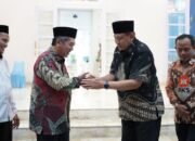 Gubernur Gorontalo Gusnar Ismail menerima kunjungan silaturahmi Presiden PKS Al Muzammil Yusuf di rumah jabatan Gubernur Gorontalo, Jumat (10/4/2026). (Foto : Valen)
