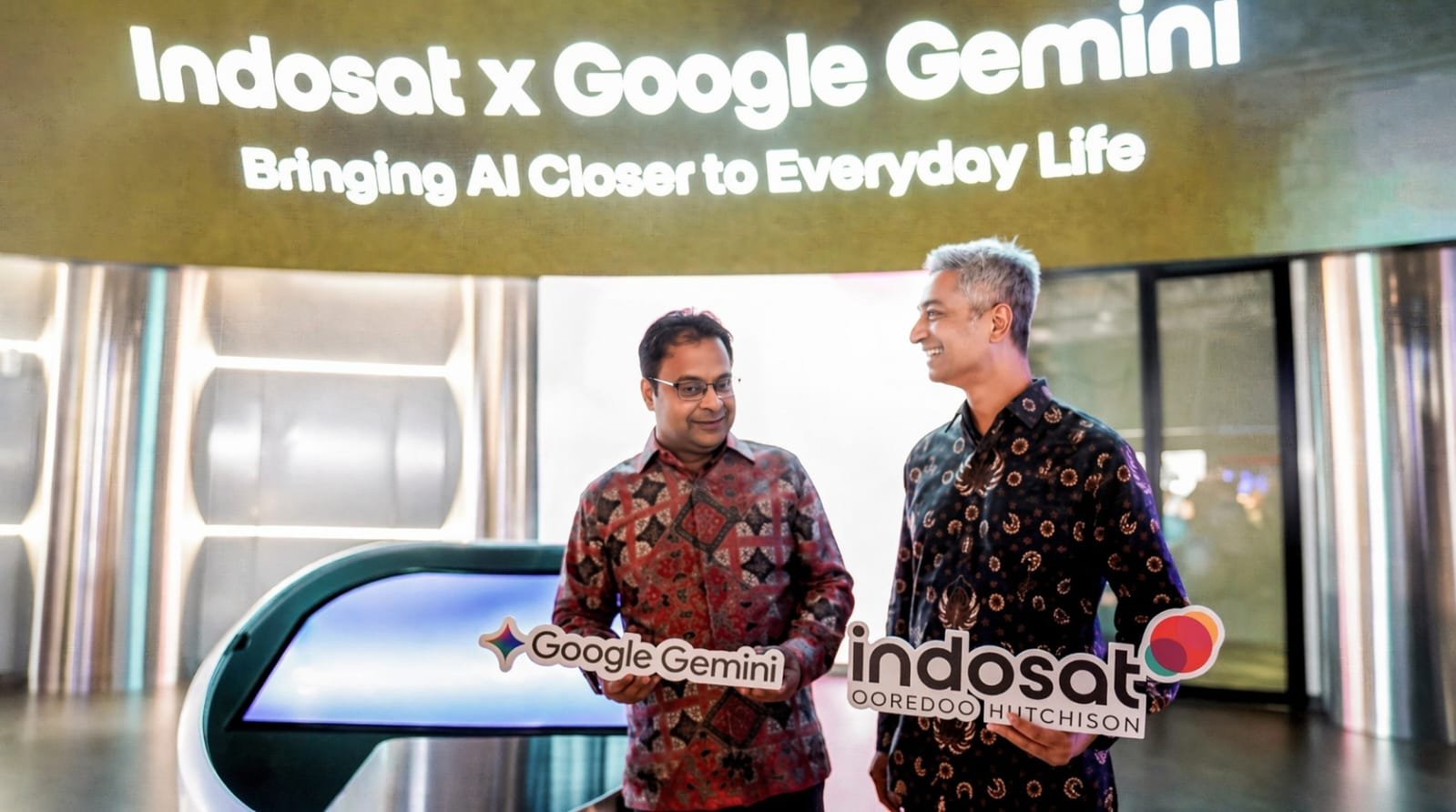 Indosat dan Google menghadirkan akses Google Gemini bagi pelanggan IM3 dan Tri melalui bundling paket data di aplikasi myIM3 dan BIMA+. inisiatif ini kini diperluas untuk menjangkau seluruh basis pelanggan Indosat dalam beberapa minggu mendatang/Hibata.id