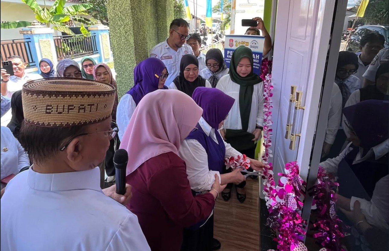 Bupati Bone Bolango, Ismet Mile, meresmikan Polindes di Desa Bongopini/Hibata.id