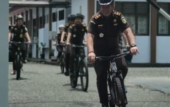 Kejaksaan Negeri (Kejari) Bone Bolango menghadirkan inovasi layanan hukum keliling menggunakan sepeda/Hibata.id