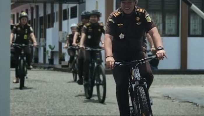 Efisiensi Energi, Kejari Bone Bolango Hadirkan Layanan Hukum Pakai Sepeda