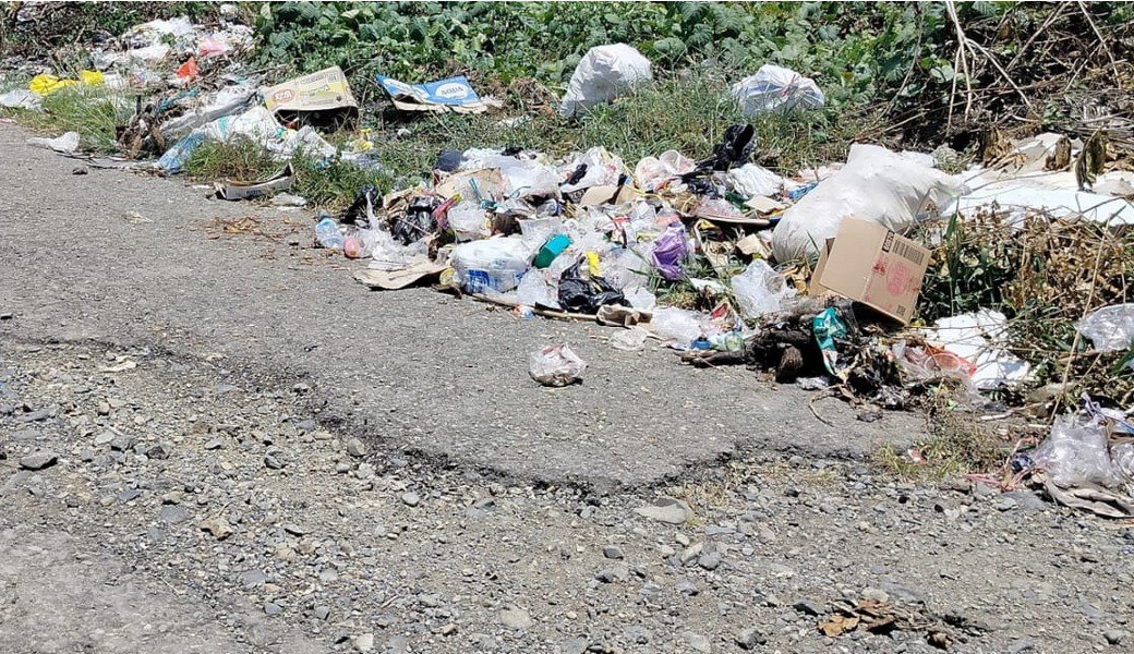 Polemik sampah di Kecamatan Bintauna, Bolmut, memicu reaksi warga usai pernyataan Plt Kadis DLH/Hibata.id