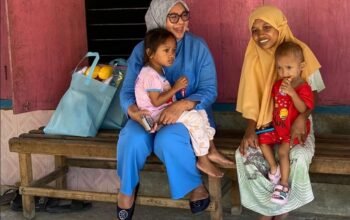 Anggota DPRD Provinsi Gorontalo saat menemui Korban yang Alami Trauma Usai Tekanan Klarifikasi MBG Ulat/Hibata.id