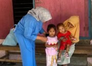 Kasus temuan belatung dalam program MBG di Bonepantai, Gorontalo, membuka sisi lain tentang tekanan sosial. Kehadiran Femmy Udoki memberi dukungan moral bagi keluarga terdampak/Hibata.id