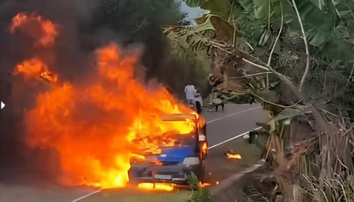 Detik-detik Pick Up Angkut Solar Terbakar Hebat di Pohuwato