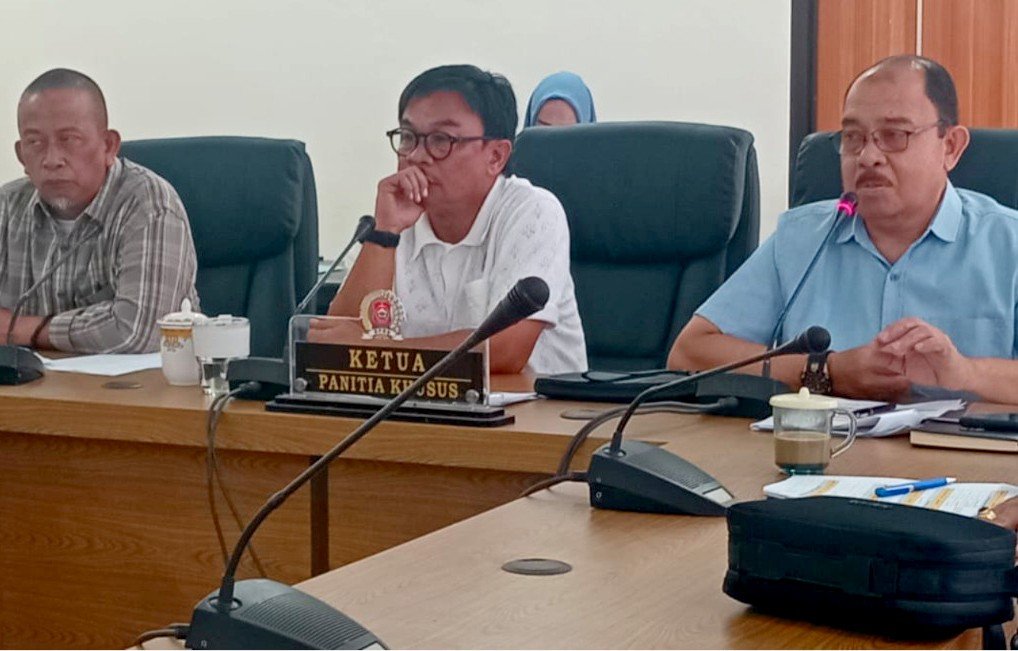 Panitia Khusus (Pansus) DPRD mengulas satu per satu capaian program pemerintah daerah/Hibata.id