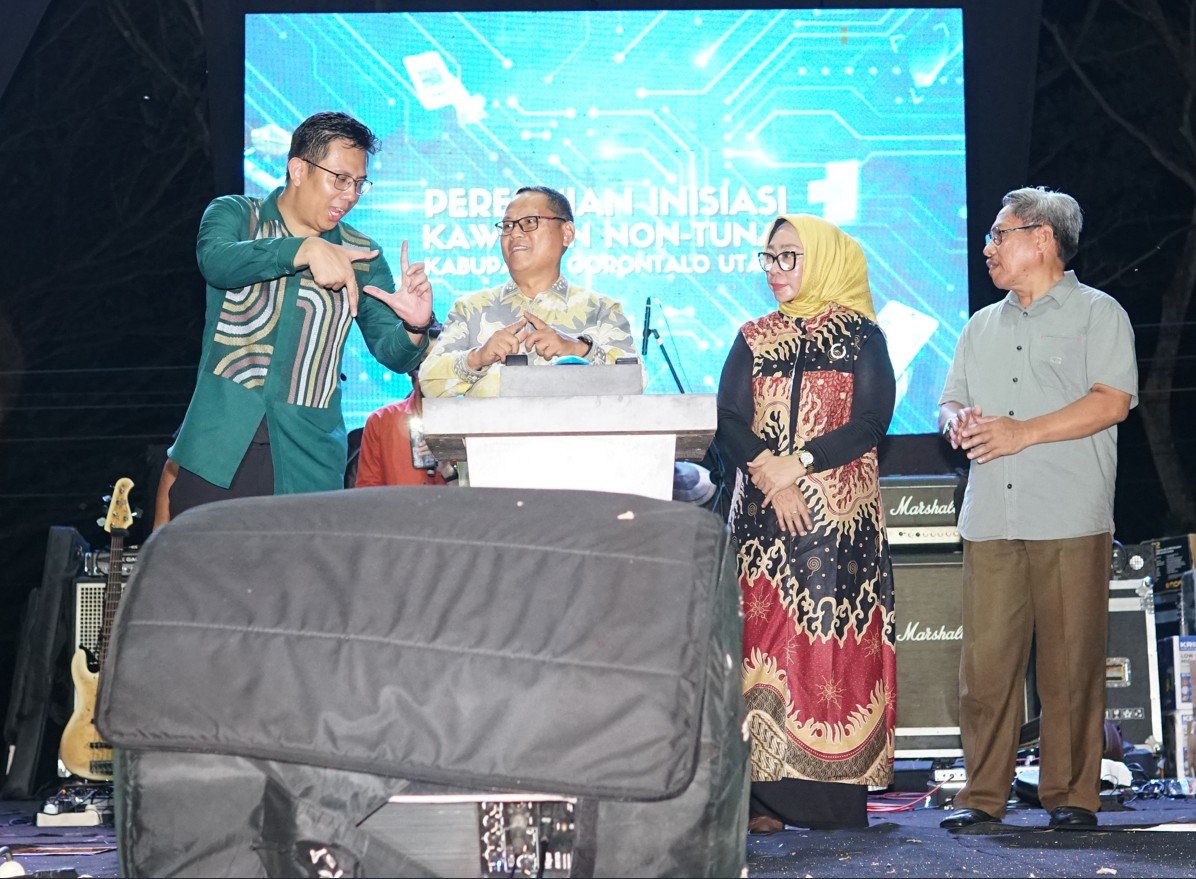 Pemda Gorontalo Utara dan Bank Indonesia meresmikan kawasan non tunai berbasis QRIS di Coffee Street saat HUT ke-19/Hibata.id