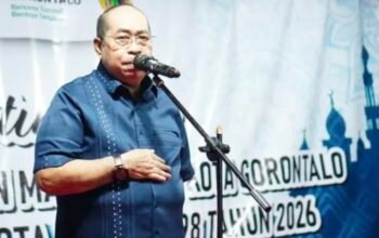 Wali Kota Gorontalo, Adhan Dambea saat memberikan sambutan di kegiatan silaturahmi bersama warga. (Foto: Humas Pemkot Gorontalo)