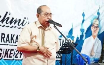 Wali Kota Gorontalo, Adhan Dambea saat memberikan sambutan di acara silaturahmi dengan warga Kelurahan Leato Selatan, Kecamatan Dumbo Raya, Jumat, 11 April 2026. (Foto: Humas Pemkot Gorontalo)