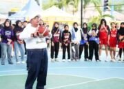 Wali Kota Gorontalo, Adhan Dambea saat membuka turnamen basket di Halaman Rumah Dinas Wali Kota Kota Gorontalo. (Foto: Humas Pemkot Gorontalo)