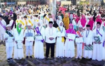 Wali Kota Gorontalo, Adhan Dambea saat menghadiri Wisuda dan Khatam Raya santri TPA-TPQ se-Kota Gorontalo pada Ahad malam, 19 April 2026. (Foto: Humas Pemkot Gorontalo)