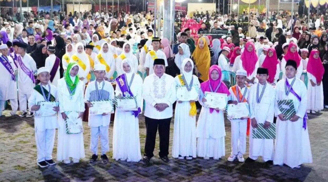 Wali Kota Gorontalo, Adhan Dambea saat menghadiri Wisuda dan Khatam Raya santri TPA-TPQ se-Kota Gorontalo pada Ahad malam, 19 April 2026. (Foto: Humas Pemkot Gorontalo)