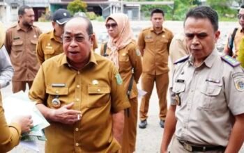 Wali Kota Gorontalo, Adhan Dambea saat meninjau eks Terminal 42 yang direncanakan menjadi lokasi pembangunan kantor wali kota baru, Senin, 20 April 2026. (Foto: Humas Pemkot Gorontalo).