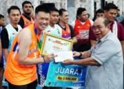 Wali Kota Gorontalo Adhan Dambea saat menghadiri kemeriahan menutup ajang turnamen Basketball 3x3 yang digelar dalam rangka Hari Ulang Tahun (HUT) ke-298 Kota Gorontalo, Senin malam, 20 April 2026. (Foto: Humas Pemkot Gorontalo)