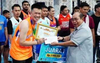 Wali Kota Gorontalo Adhan Dambea saat menghadiri kemeriahan menutup ajang turnamen Basketball 3x3 yang digelar dalam rangka Hari Ulang Tahun (HUT) ke-298 Kota Gorontalo, Senin malam, 20 April 2026. (Foto: Humas Pemkot Gorontalo)