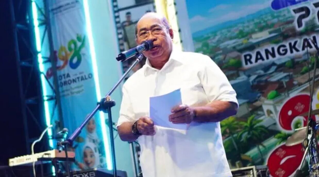 Wali Kota Gorontalo Adhan Dambea saat memberikan sambutan di acara penutupan rangkaian Hari Ulang Tahun ke-298 Kota Gorontalo di Taruna Remaja, Rabu, 22 April 2026. (Foto: Humas Pemkot Gorontalo)