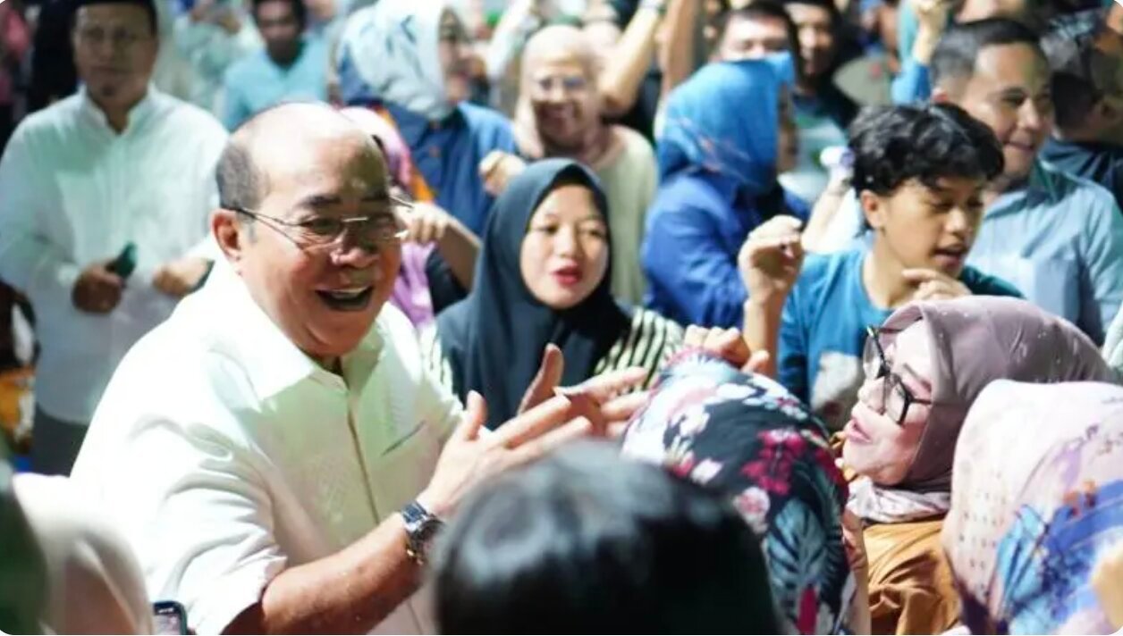 Wali Kota Gorontalo, Adhan Dambea resmi menutup rangkaian kegiatan Hari Ulang Tahun (HUT) ke-298 Kota Gorontalo di Taruna Remaja, Rabu, 22 April 2026