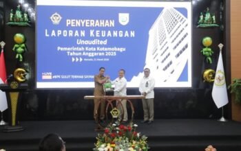 Wali Kota Kotamobagu Weny Gaib menyerahkan Laporan Keuangan Pemerintah Daerah (LKPD) unaudited Tahun Anggaran 2025 kepada Badan Pemeriksa Keuangan (BPK). (Foto: Humas Pemkot Kotamobagu)