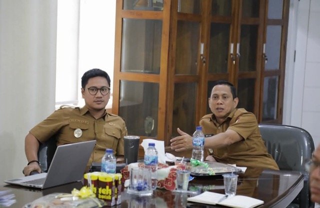 Wali Kota Kotamobagu, Weny Gaib dan Wakil Wali Kota Kotamobagu, Rendy Mangkat. (Foto: Humas Pemkot Kotamobagu)