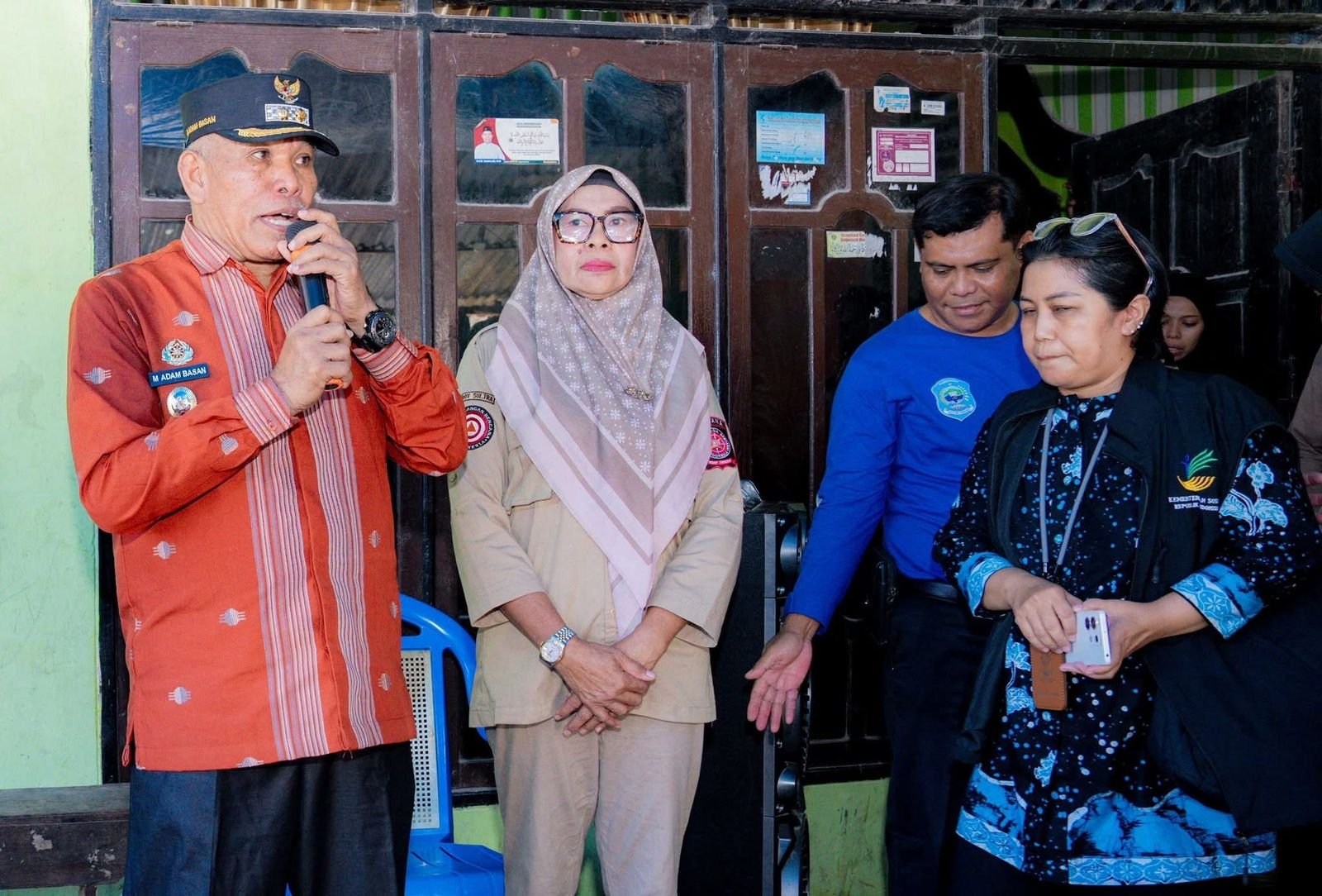 Wakil Bupati Buton Tengah Adam Basan turun langsung melakukan pendampingan terhadap warga ODGJ di Kecamatan Gu/Hibata.id