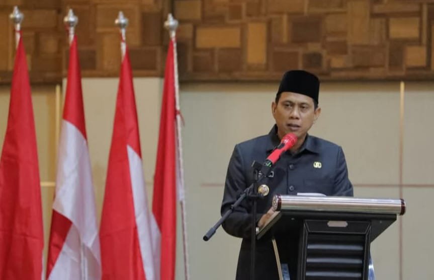 Wali Kota, Weny Gaib saat memberikan sambutan di rapat evaluasi kinerja aparatur desa dan kelurahan. (Foto: Humas Pemkot Kotamobagu)