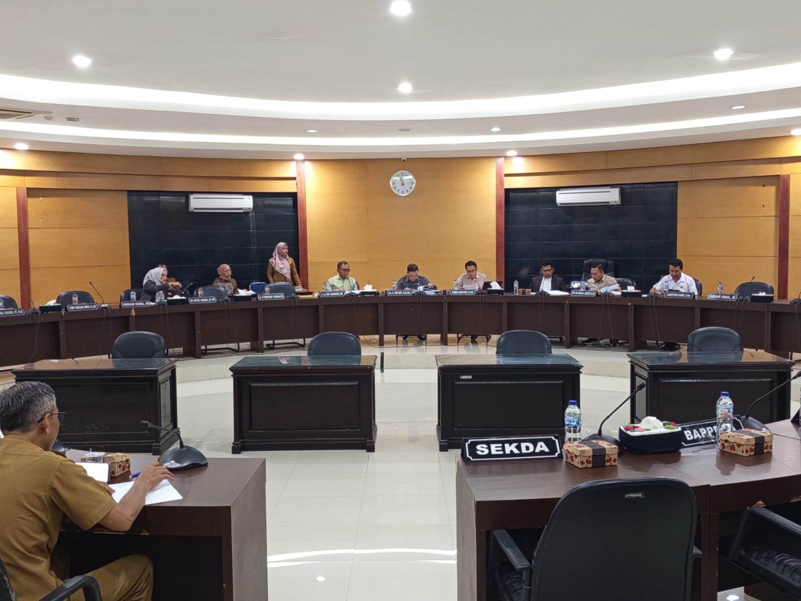 Panitia Khusus (Pansus) DPRD Provinsi Gorontalo menyoroti sejumlah persoalan dalam pengelolaan anggaran daerah/Hibata.id