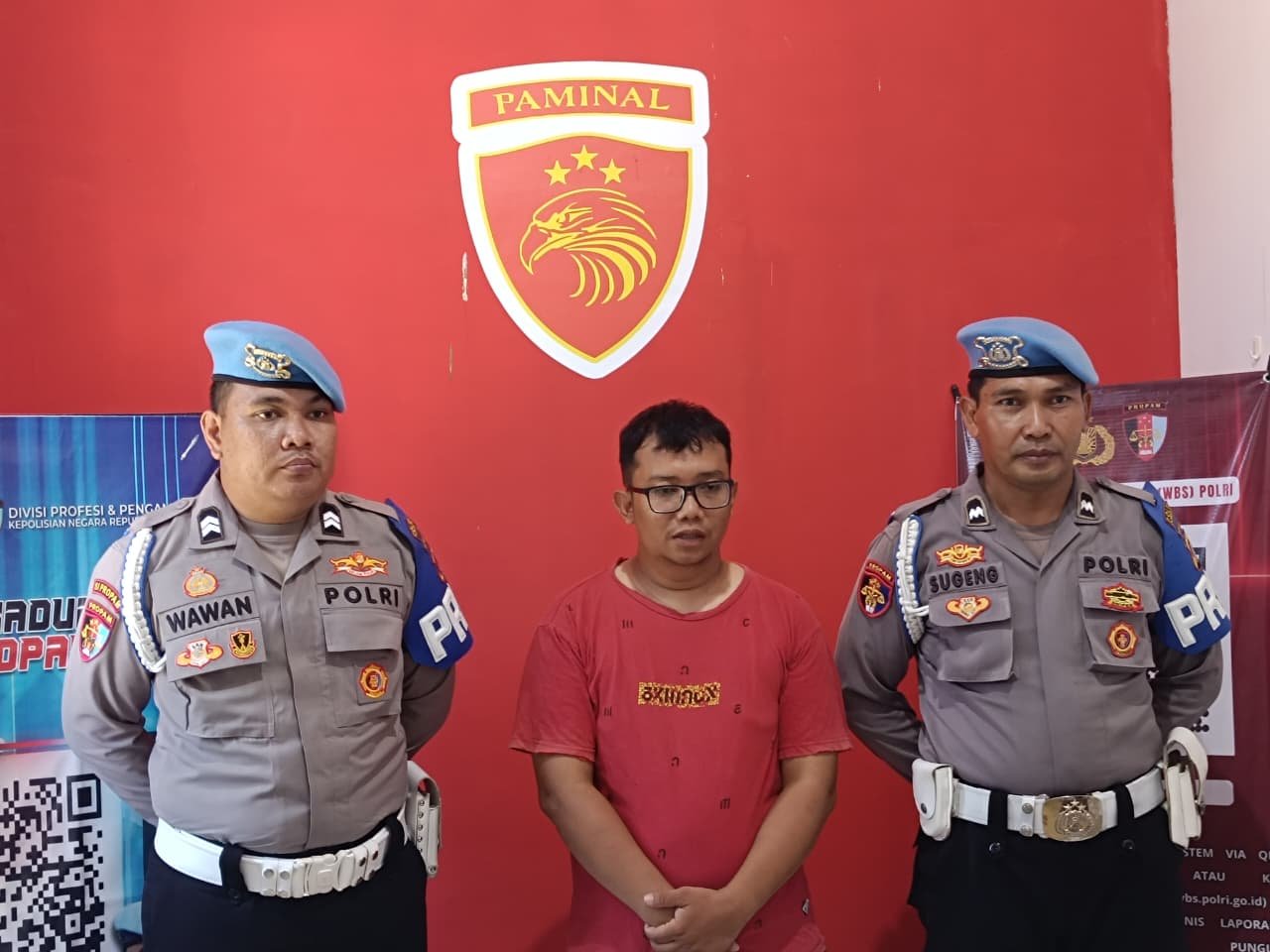Anggota Polri berinisial DA dari satuan Intelkam Polres Pohuwato saat diamankan/Hibata.id