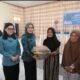 Ratusan warga di empat kecamatan di Kota Kotamobagu menerima bantuan sembako dari Tim Penggerak Pemberdayaan Kesejahteraan Keluarga (TP-PKK). (Foto: Humas Pemkot Kotamobagu)