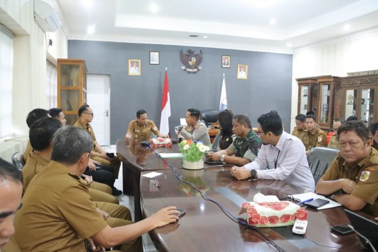 Wali Kota Kotamobagu, Weny Gaib, memimpin rapat koordinasi dengan Forum Koordinasi Pimpinan Daerah (Forkopimda) pada Senin (9/3/2026). (Foto: Humas Pemkot Kotamobagu)