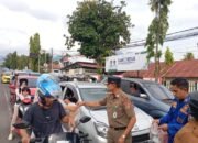 Satpol PP-Damkar Kotamobagu Bagikan Takjil Gratis, Semarakkan Ramadan 1447 H di Jalanan