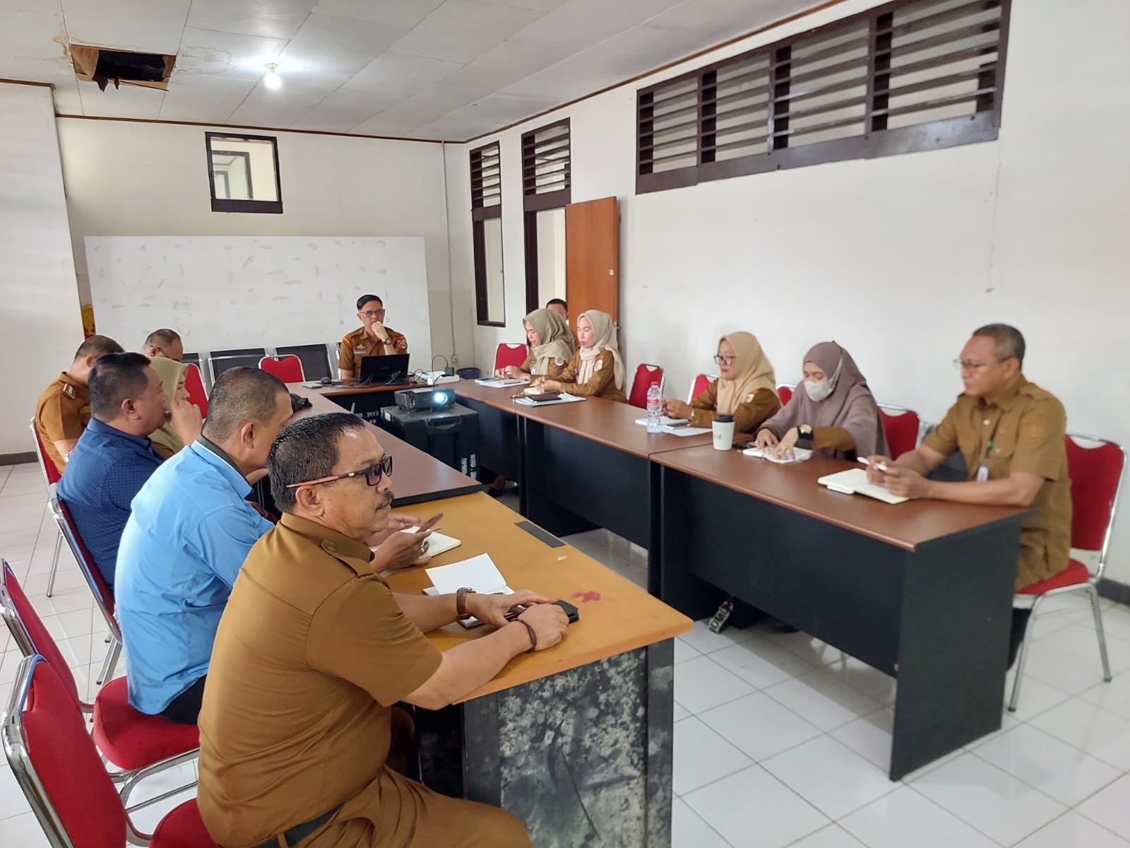 Pemerintah Kota Kotamobagu mulai menggelar evaluasi kinerja lurah dan sangadi sebagai bagian dari penguatan pembinaan dan pengawasan pemerintahan daerah. (Foto: Humas Pemkot Kotamobagu)