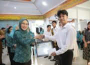 Ketua TP PKK Kota Kotamobagu, Rindah Gaib Mokoginta saat memilih Duta Cegah Stunting Remaja tingkat Kota Kotamobagu 2026 yang digelar di Aula Rumah Dinas Wali Kota Kotamobagu, Selasa, 14 April 2026. (Foto: Humas Pemkot Kotamobagu)