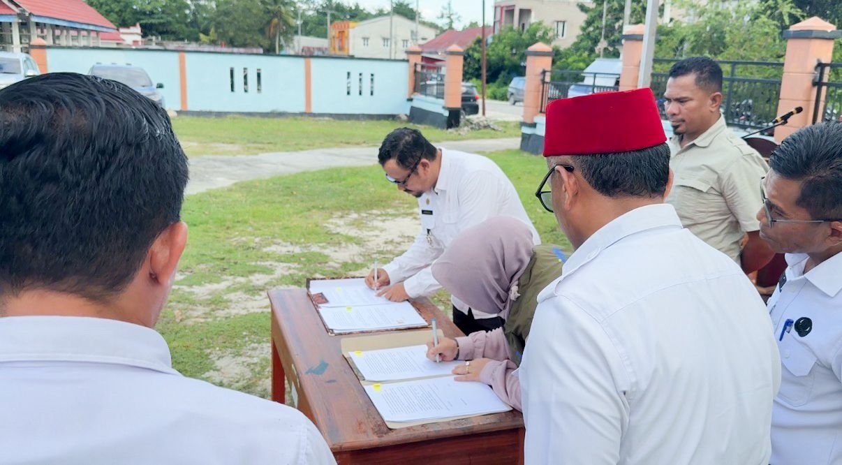 Pemerintah Kabupaten Buton Tengah bekerja sama dengan Perum Bulog untuk memperkuat ketahanan pangan/Hibata.id