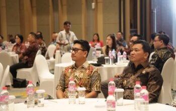 Wakil Wali Kota Kotamobagu, Rendy Virgiawan Mangkat, menghadiri sosialisasi Peraturan Otoritas Jasa Keuangan (POJK). (Foto: Humas Pemkot Kotamobagu)