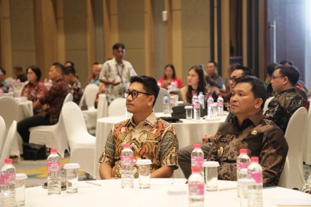 Wakil Wali Kota Kotamobagu, Rendy Virgiawan Mangkat, menghadiri sosialisasi Peraturan Otoritas Jasa Keuangan (POJK). (Foto: Humas Pemkot Kotamobagu)