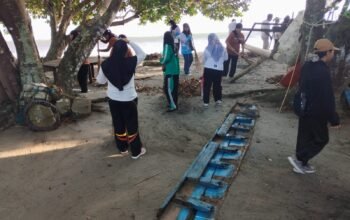 Pemerintah Kecamatan Bolangitang Timur menggelar Gerakan ASRI di Pantai Lokpon/Hibata.id