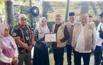 BAZNAS saat menyaluran dana senilai sekitar Rp1 miliar kepada Pemerintah Kabupaten Gorontalo. (Foto: Humas Pemkab Gorontalo)