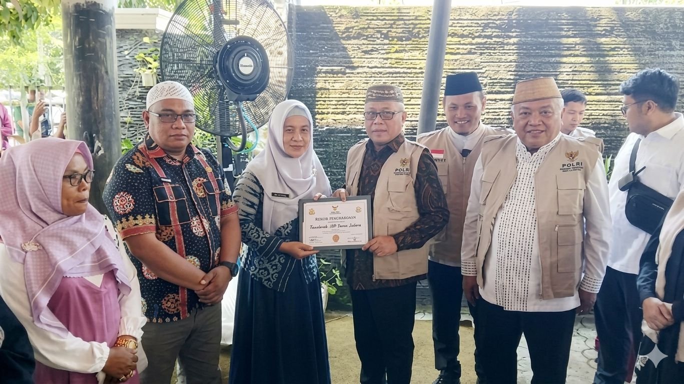 BAZNAS saat menyaluran dana senilai sekitar Rp1 miliar kepada Pemerintah Kabupaten Gorontalo. (Foto: Humas Pemkab Gorontalo)