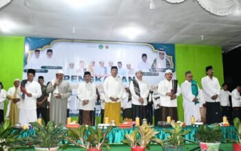 Wabup Boalemo Lahmuddin Hambali usai membuka pengkajian tauhid tasawuf dan dzikir Ratib Saribe di Desa Sukamaju