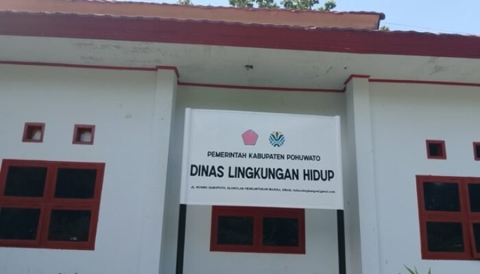 Miris! Gaji Petugas Kebersihan DLH Pohuwato Tak Sampai UMP